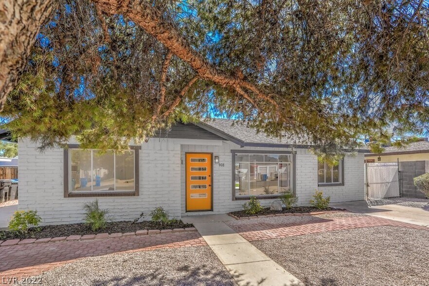 Frontyard and Private Driveway - 908 Canosa Ave