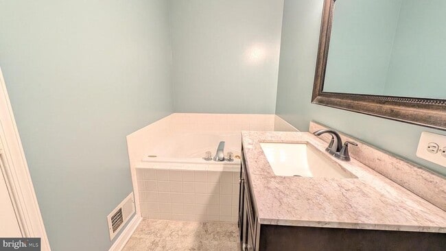 Building Photo - 424 Lilac Terrace NE