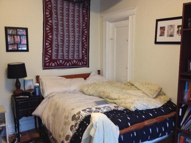 Building Photo - 58 Queensberry St