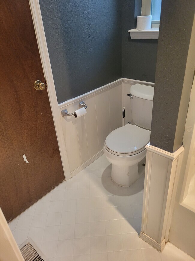 Building Photo - 2112 Bentham Pl