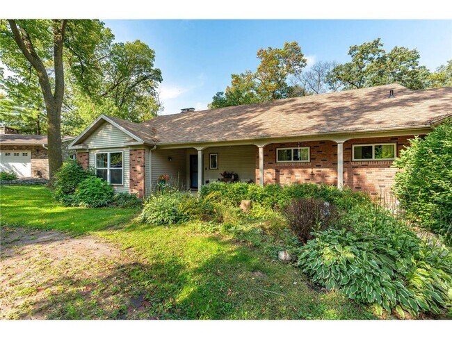 Building Photo - 1409 Hoot Lake Dr