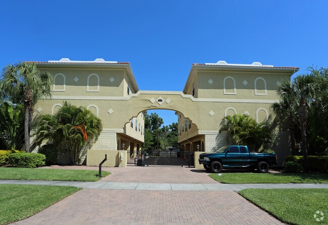 Building Photo - Sola Vista Condos
