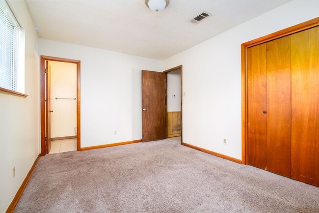 Building Photo - 6000 Larkspur Dr