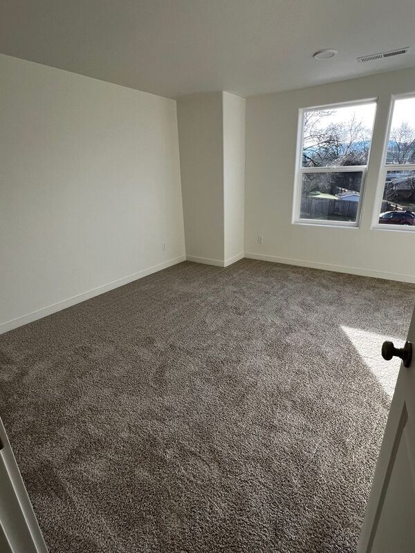 Building Photo - 3639 E Amazon Dr