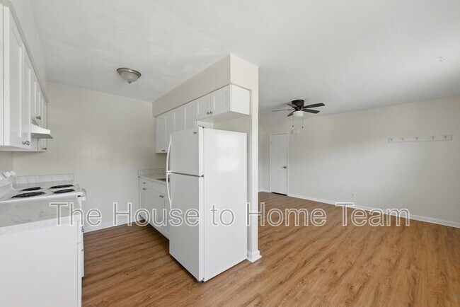 Building Photo - 711 Easy St