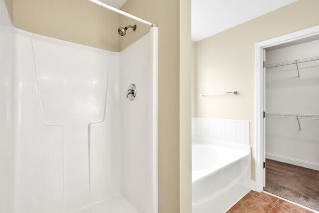 Building Photo - Leland Wedgewood at Lanvale community, Great open floor plan, on level, hardwoods, fire place, ma...