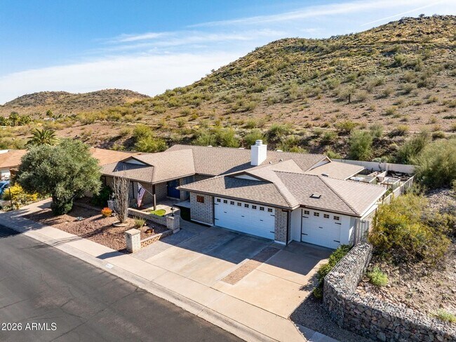 Building Photo - 221 W Sweetwater Ave