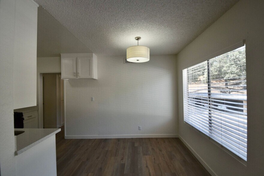 Building Photo - 24411 Newhall Ave