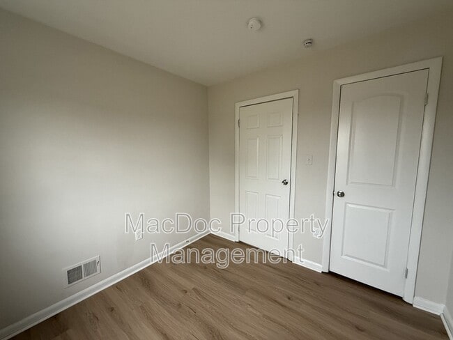 Building Photo - 2331 McClellan Ct