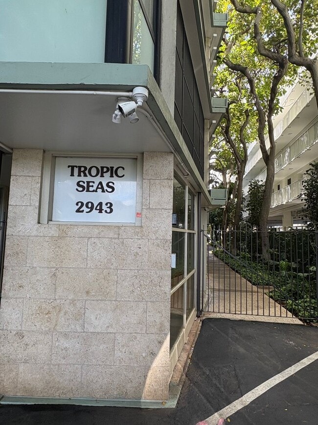 Building Photo - Tropic Seas #708- Elegant Gold Coast livin...