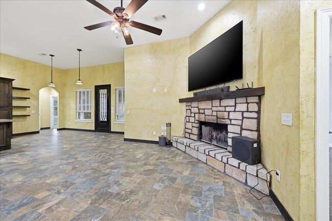 Building Photo - 12250 Charlotte Dr