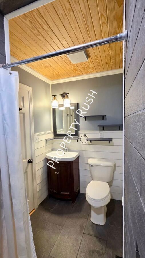 Building Photo - 3229 Westonia Dr