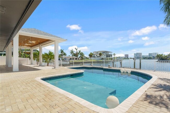 Building Photo - 3924 Versailles Dr