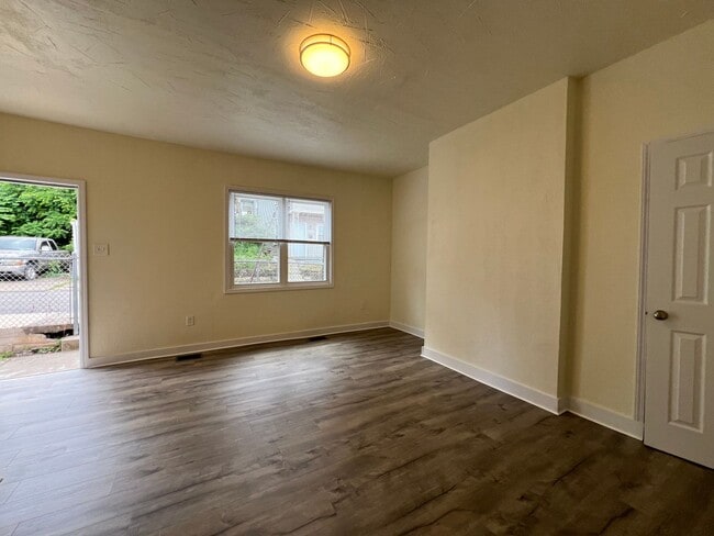 Building Photo - Updated 2BR house now available!
