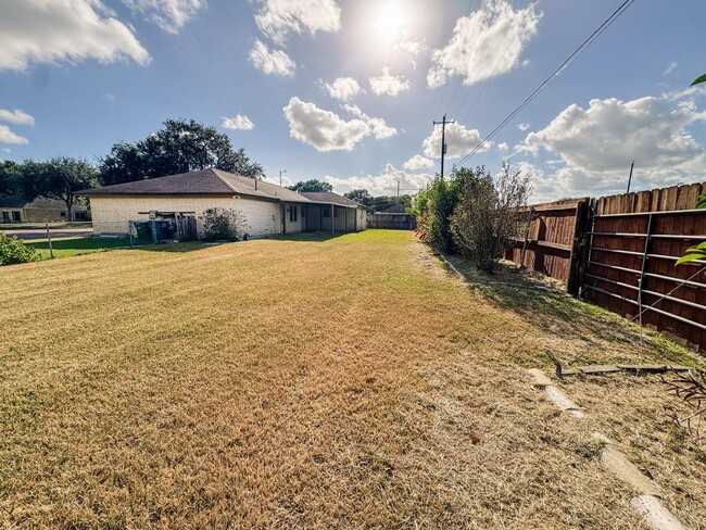 Building Photo - 504 Berkshire Ln