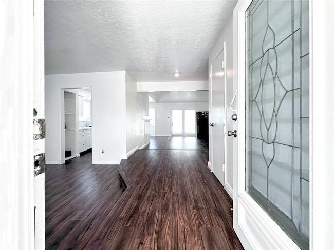Building Photo - 9270 Theysen Dr