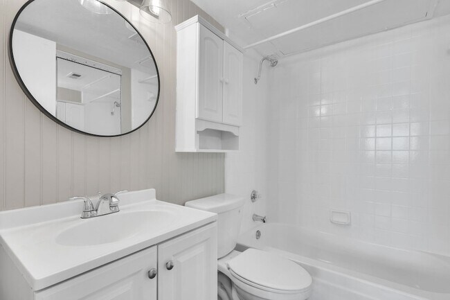 Building Photo - 2309 Balsam Dr