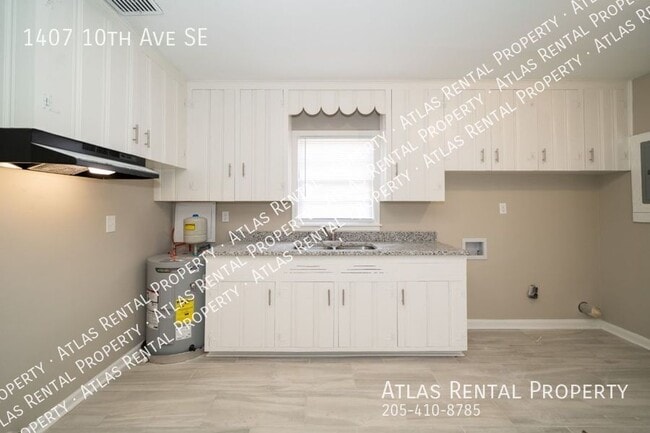 Building Photo - 1407 10th Ave SE