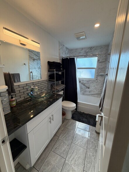 Building Photo - 2011 W Bedford St