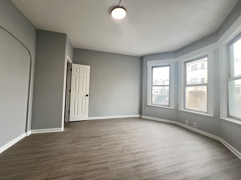 Building Photo - 105 Brown Pl
