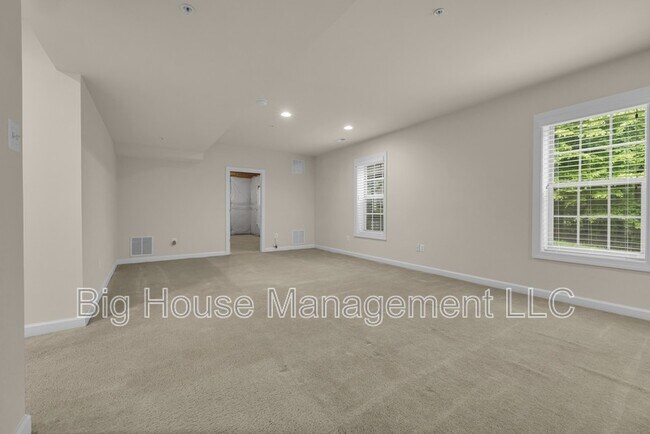 Building Photo - 3713 Chancelsors Dr