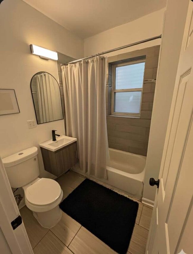 Building Photo - 6838 S King Dr