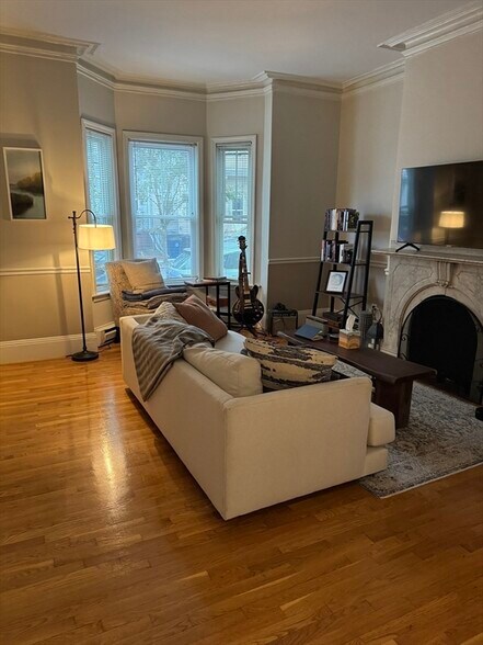 Building Photo - 532 E 5th St