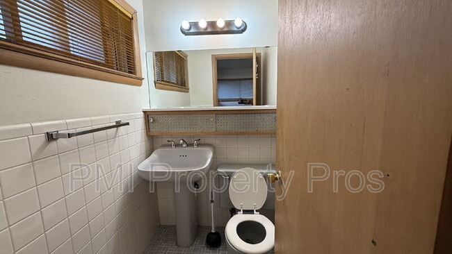 Building Photo - 8520 W Arden Pl