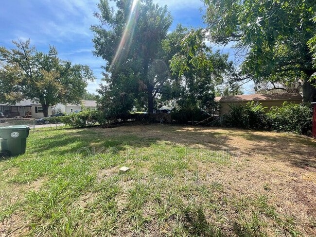 Building Photo - 552 E Grumman Dr