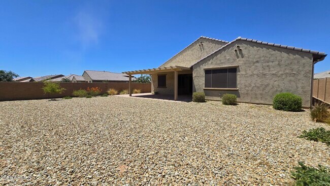 Building Photo - 18407 W Sandlewood Dr