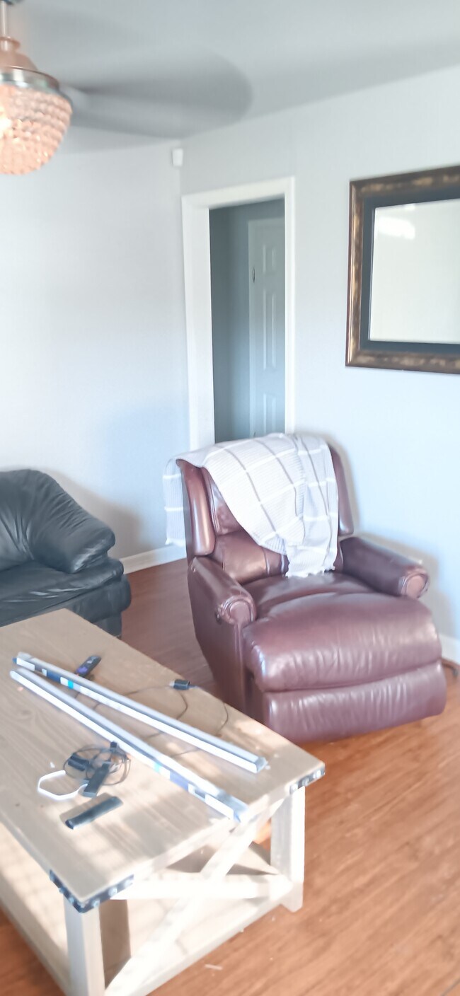 Building Photo - 548 E Woodrow St