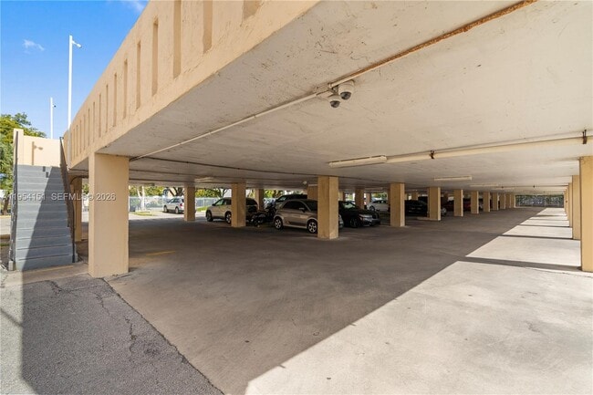 Building Photo - 2350 NE 135th St