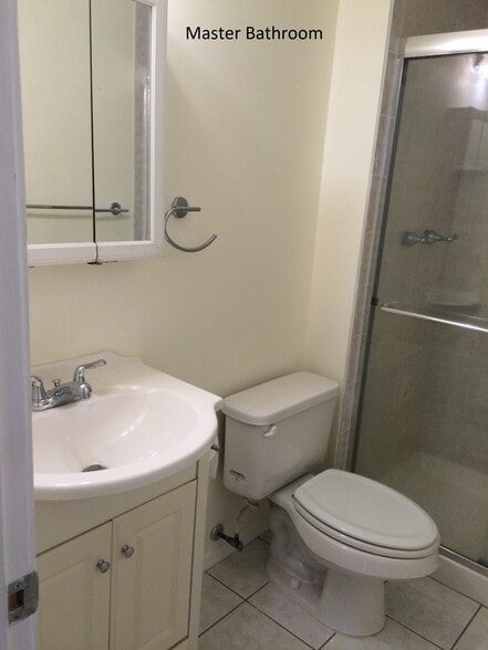 1st Bathroom - L6 Twin Rivers Dr N