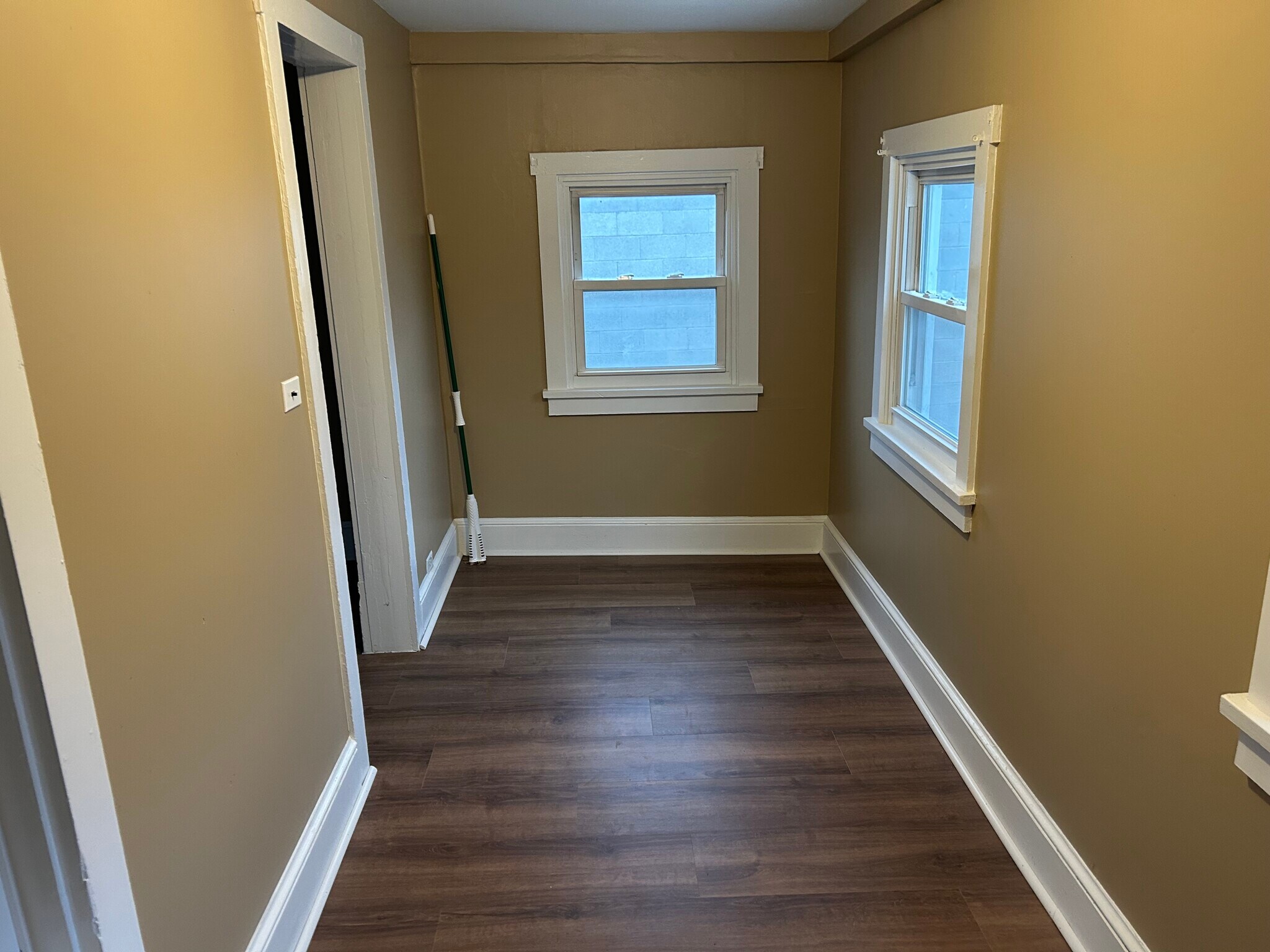 Building Photo - 507 Electric Ave