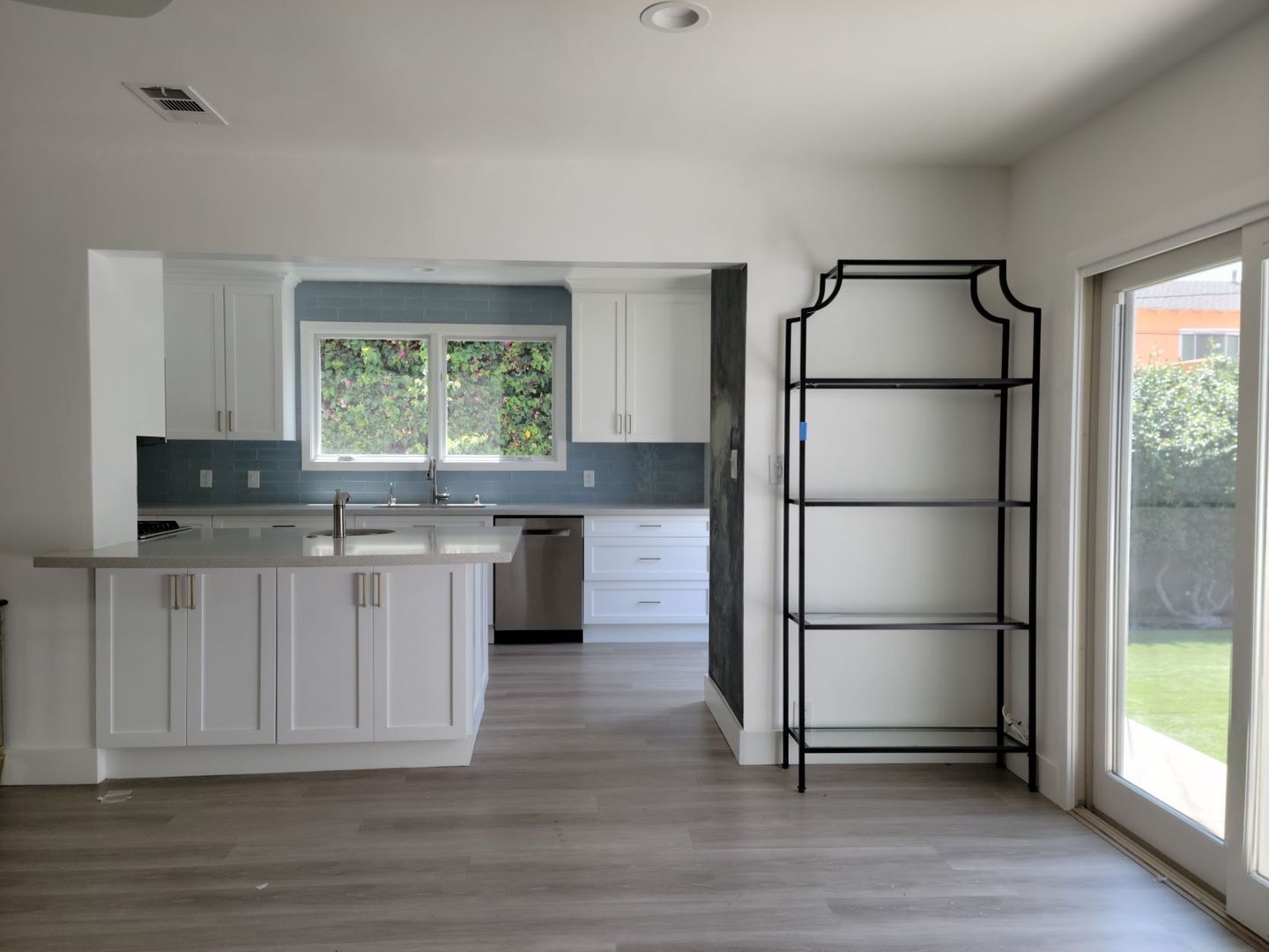 Building Photo - Stunning Remodeled 4 Bedroom House with Large Front Yard, Garage, Pool & Spa in Studio City!