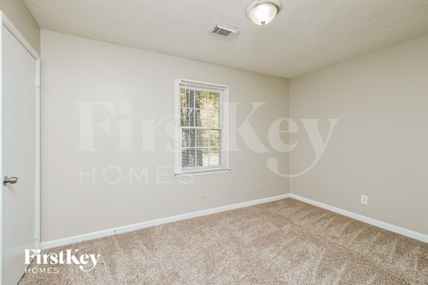 Building Photo - 359 Cindy Dr SE