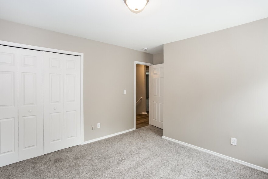 Building Photo - 4024 Larkhaven Village Dr