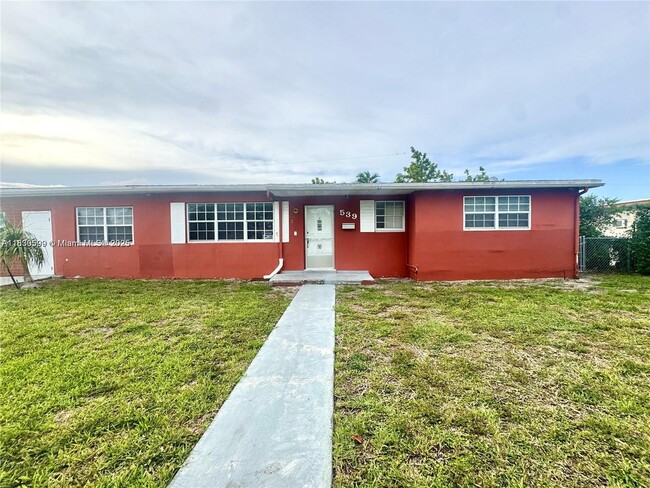 Primary Photo - 539 W 40th Pl