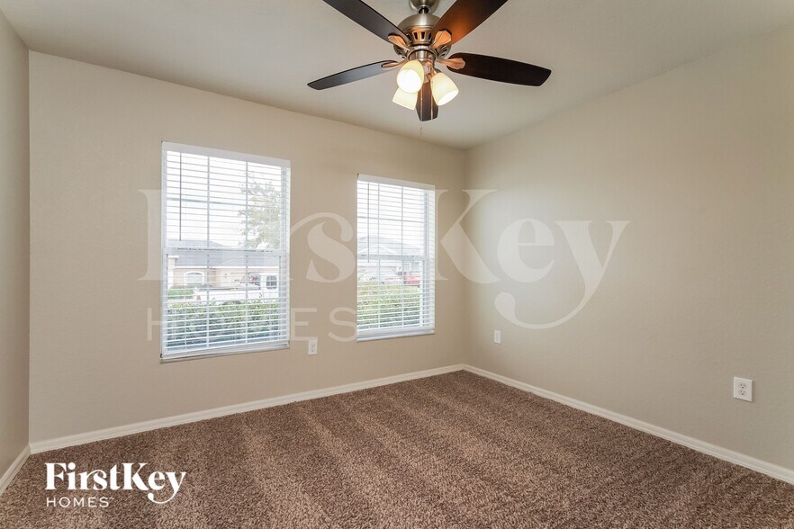 Building Photo - 881 Greenshank Dr