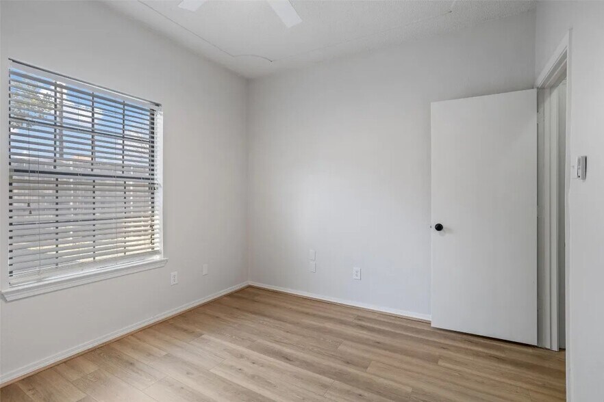 Building Photo - 4313 Flamingo Way