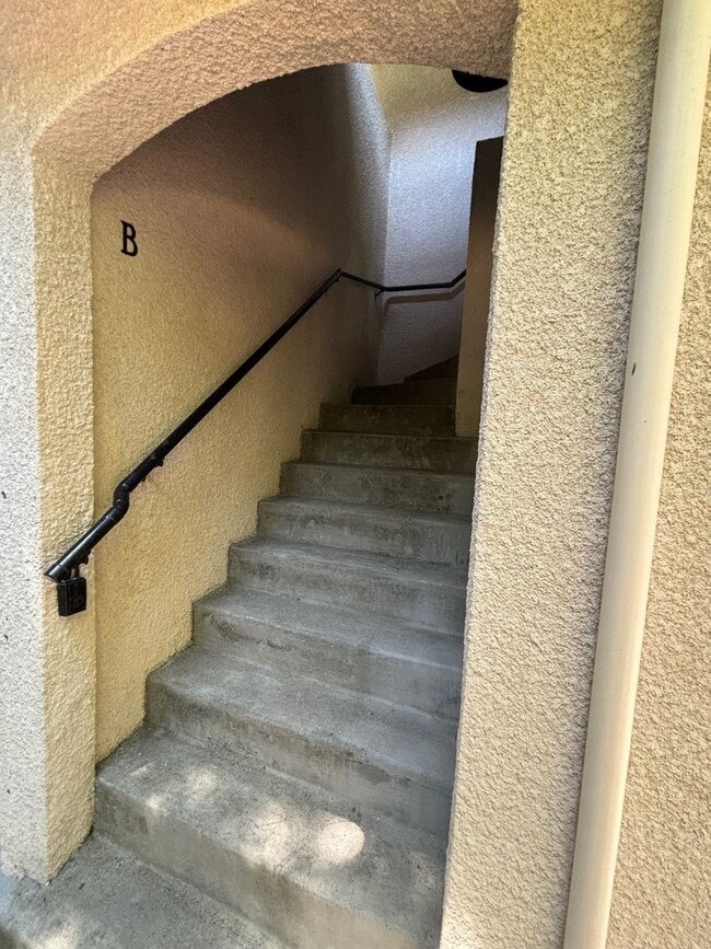 Building Photo - 1 Bedroom 1 Bathroom Junior ADU in Central...