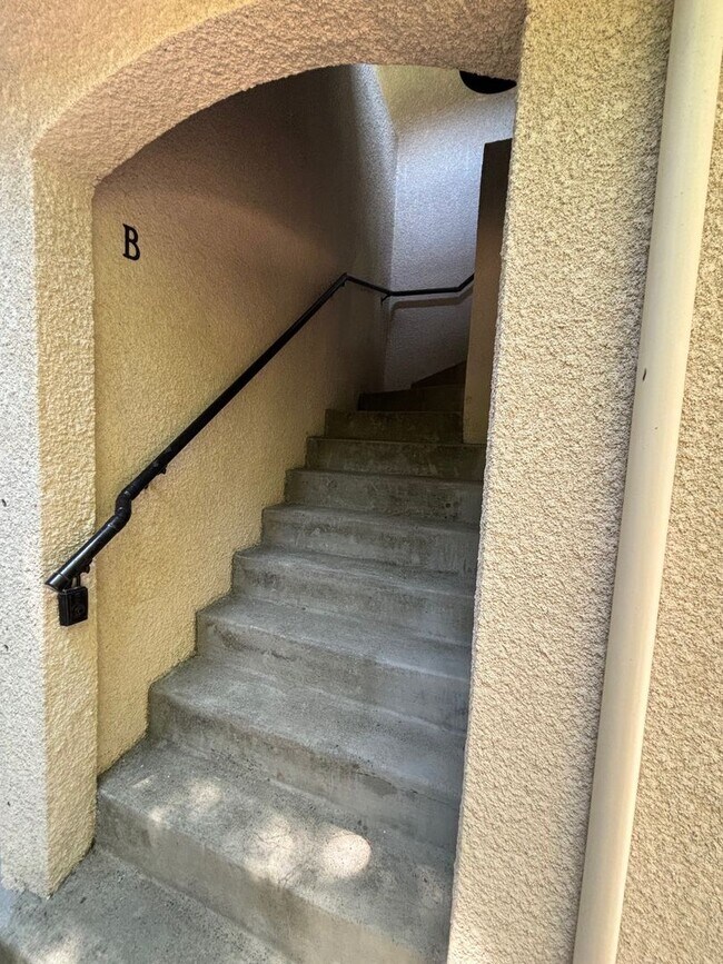 Building Photo - 2063 Hoen Ave
