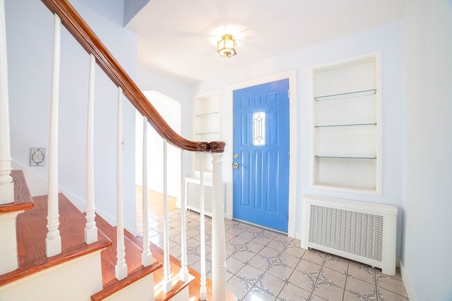 Building Photo - 47 Florence St