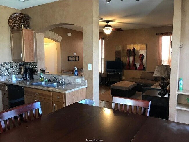 Building Photo - 2931 McLaren Dr