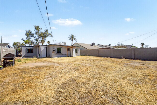 Building Photo - 2045 E Orange St.