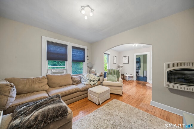 Building Photo - 383 Davis St