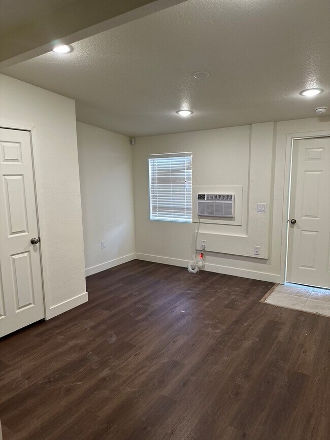 Building Photo - 1323 C St