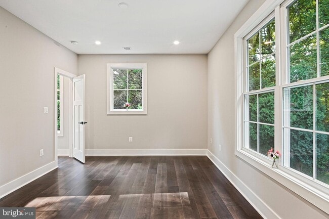 Building Photo - 9615 Locust Hill Dr