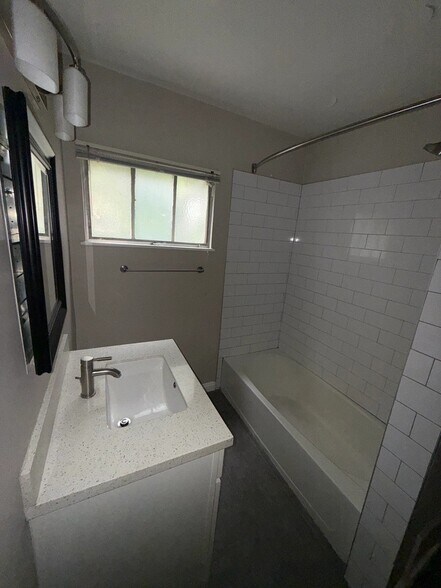 Building Photo - 1411 Laurel Ave