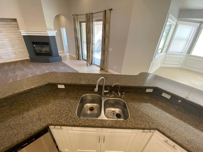 Building Photo - CALVADA VALLEY U.1 - Oakleaf Avenue